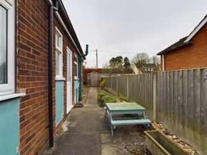 Side elevation- click for photo gallery